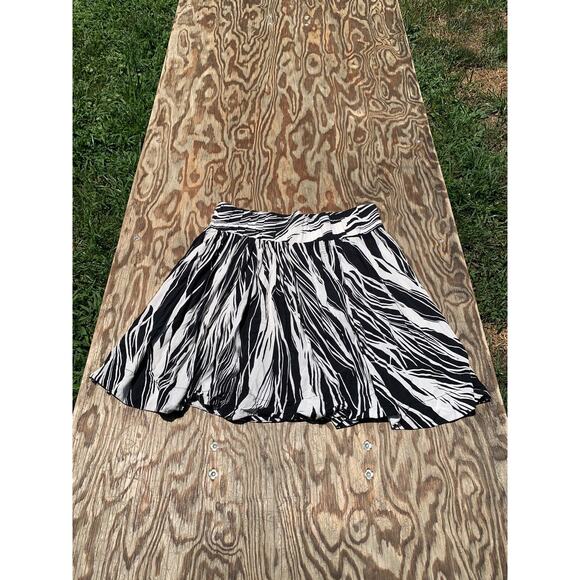 Liz Claiborne Womens Skirt Size Medium Black White Abstract Elastic‎ Summer - Picture 1 of 8